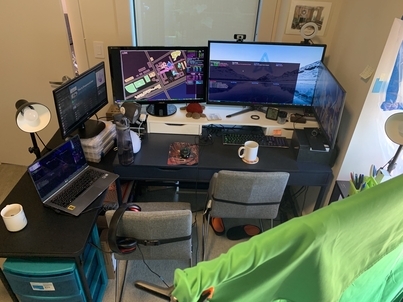 Evan's multi-monitor setup for Twitch.